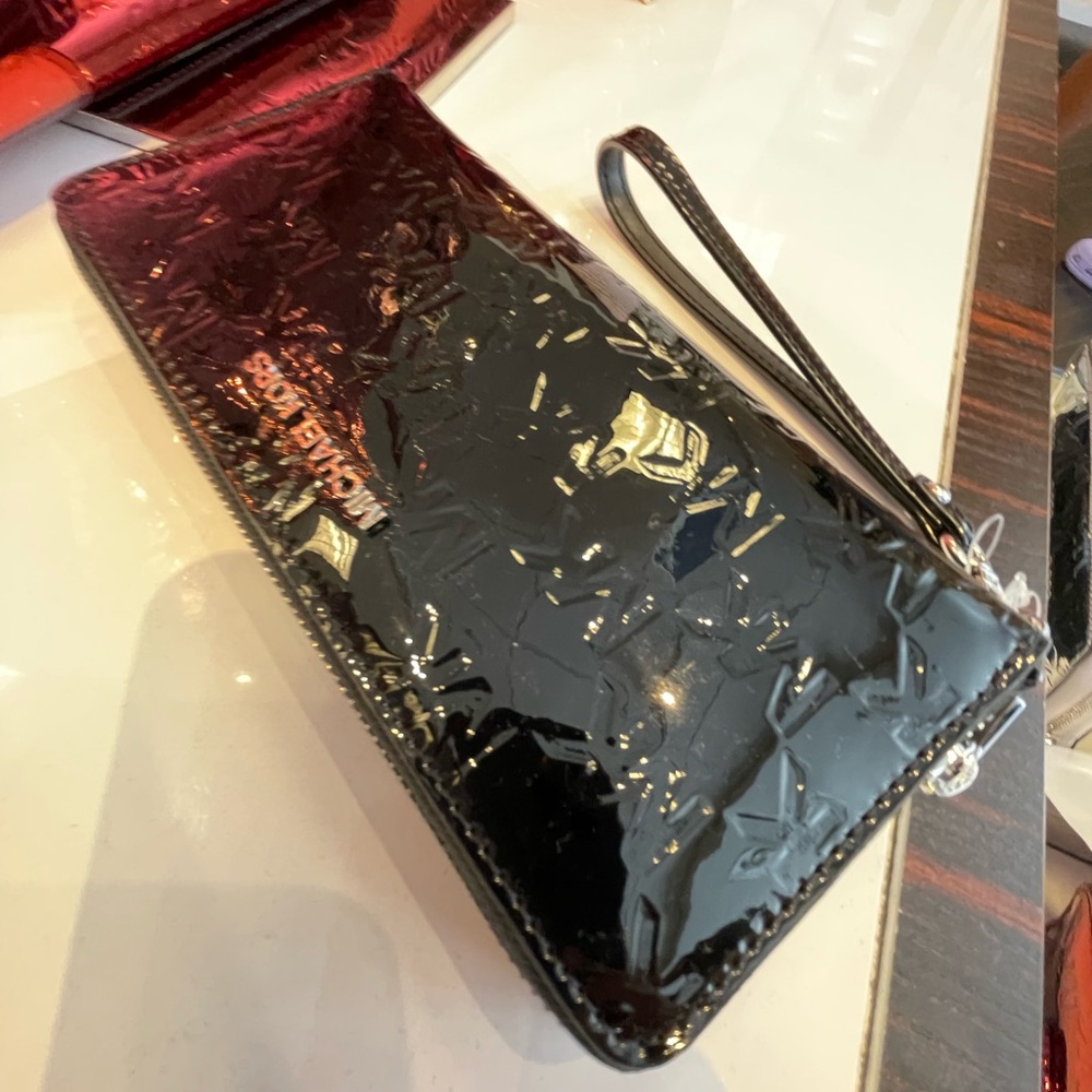 MICHAEL KORS Jet Set Larg Patent Logo Debossed Continental Wallet Wristlet Phone - Picture 11 of 16